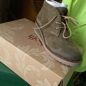 Ladies suede booties!!!  🥾